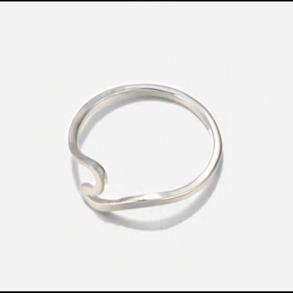 🚨 3/$15 Silver Wave Ring - Picture 3 of 5
